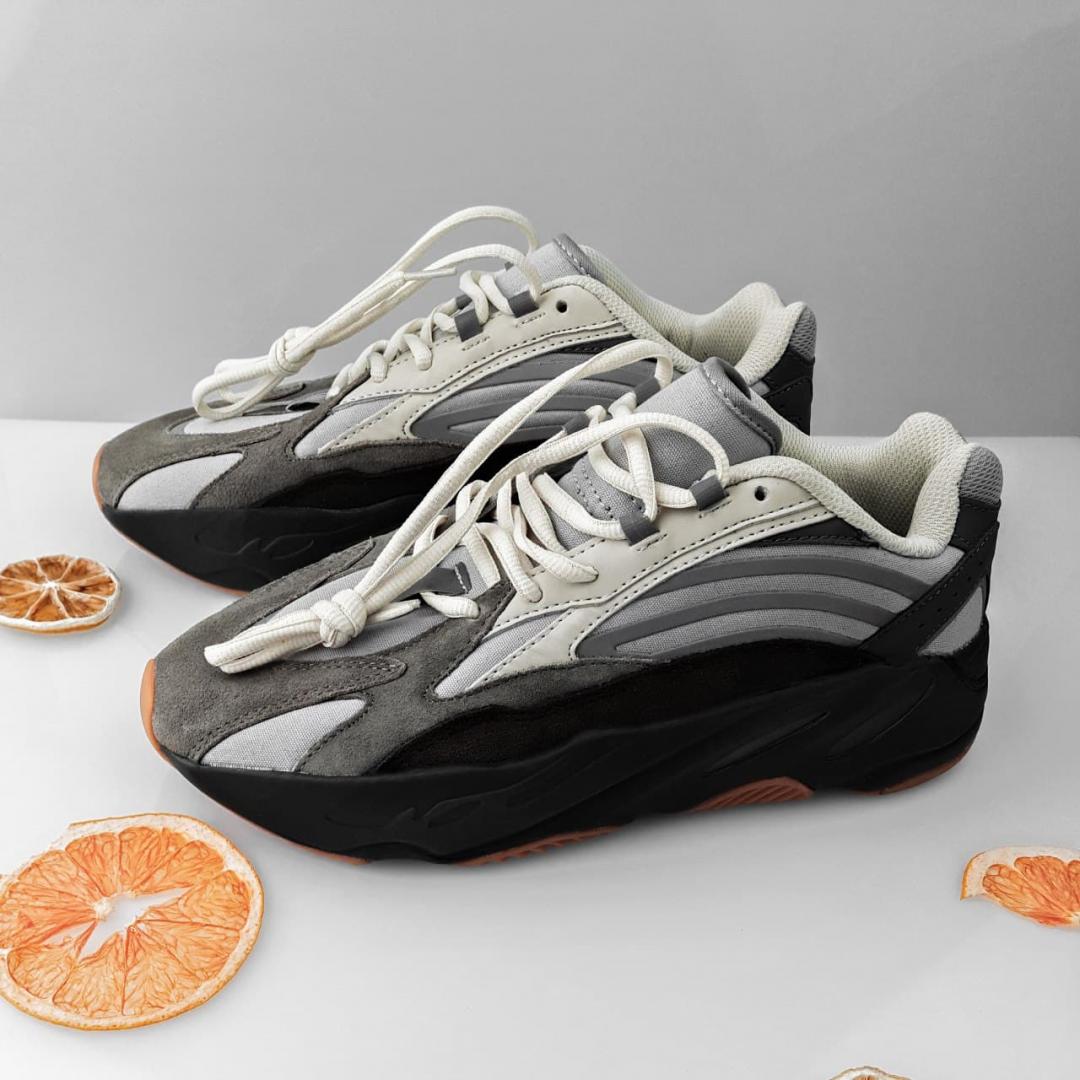 Adidas Yeezy Boost 700 V2 Grey x Kanye West 3