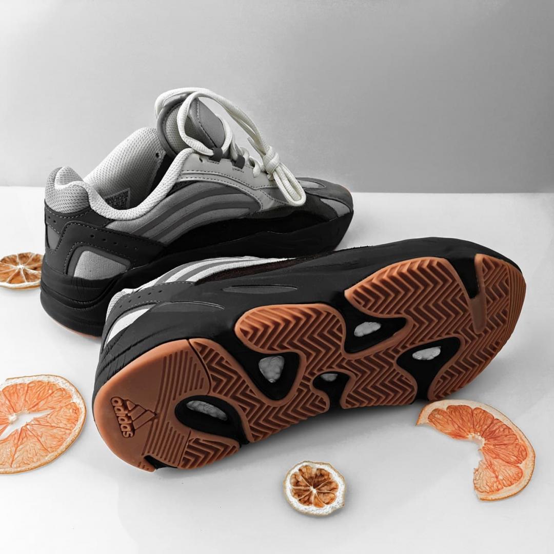 Adidas Yeezy Boost 700 V2 Grey x Kanye West 3