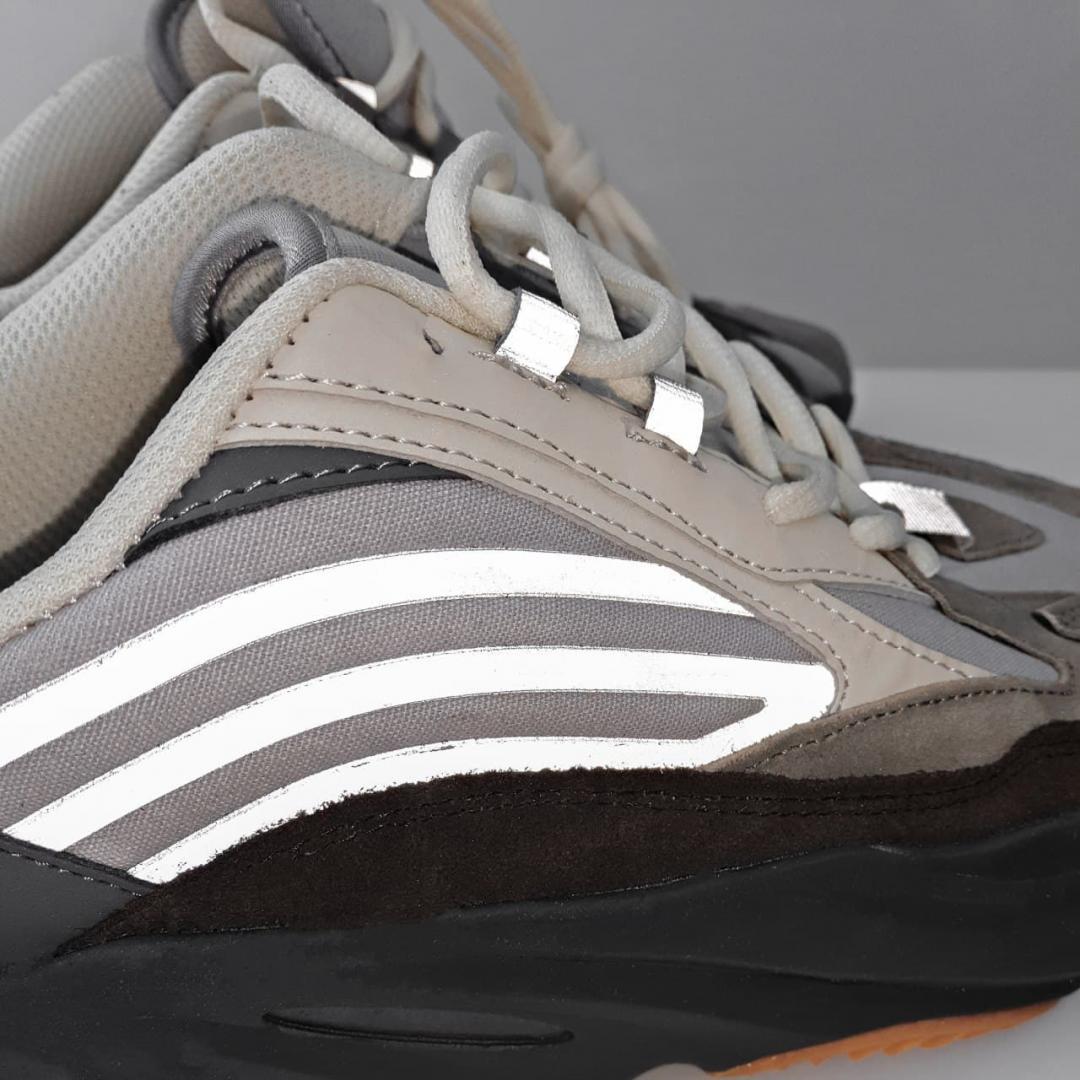 Adidas Yeezy Boost 700 V2 Grey x Kanye West 3