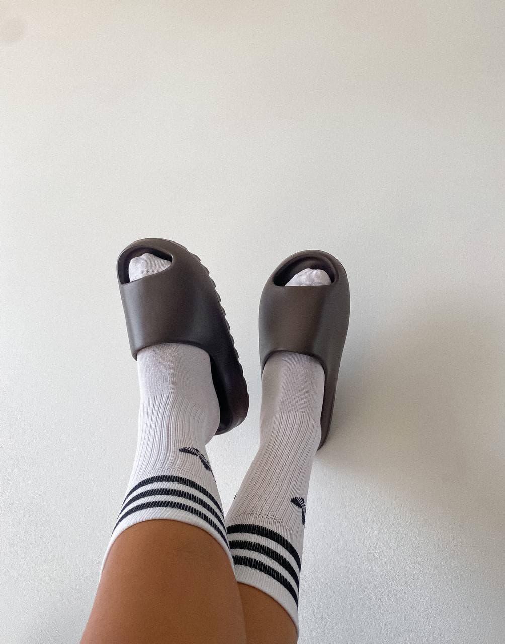 Adidas Yeezy Slide Earth Brown 1