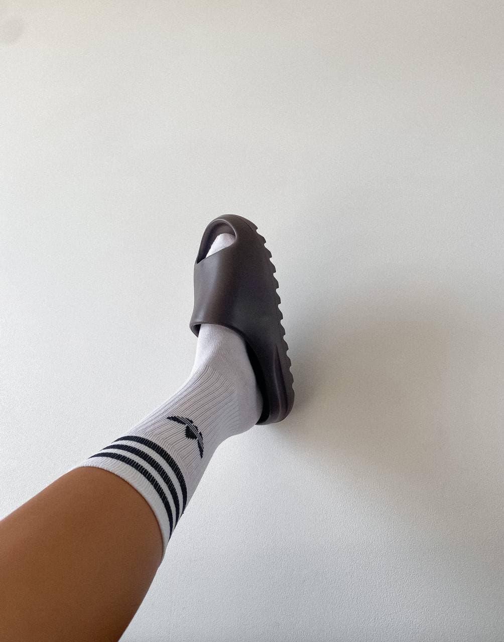 Adidas Yeezy Slide Earth Brown 1
