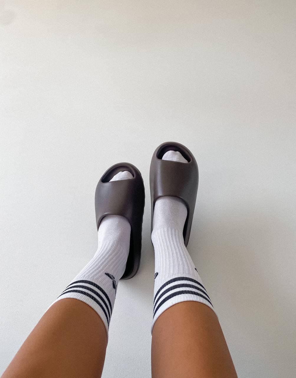 Adidas Yeezy Slide Earth Brown 1