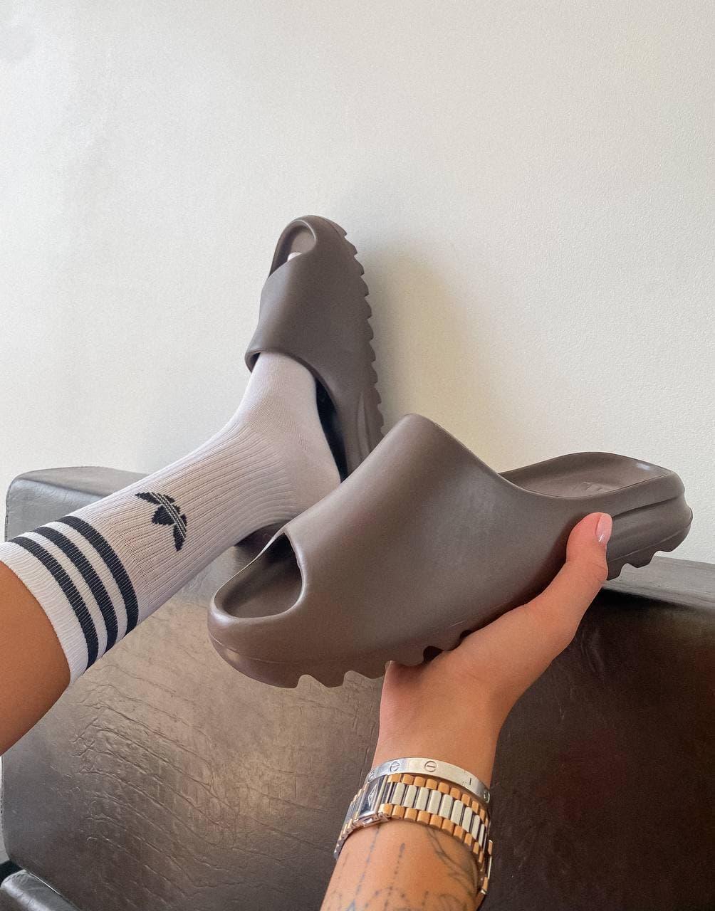 Adidas Yeezy Slide Earth Brown 1