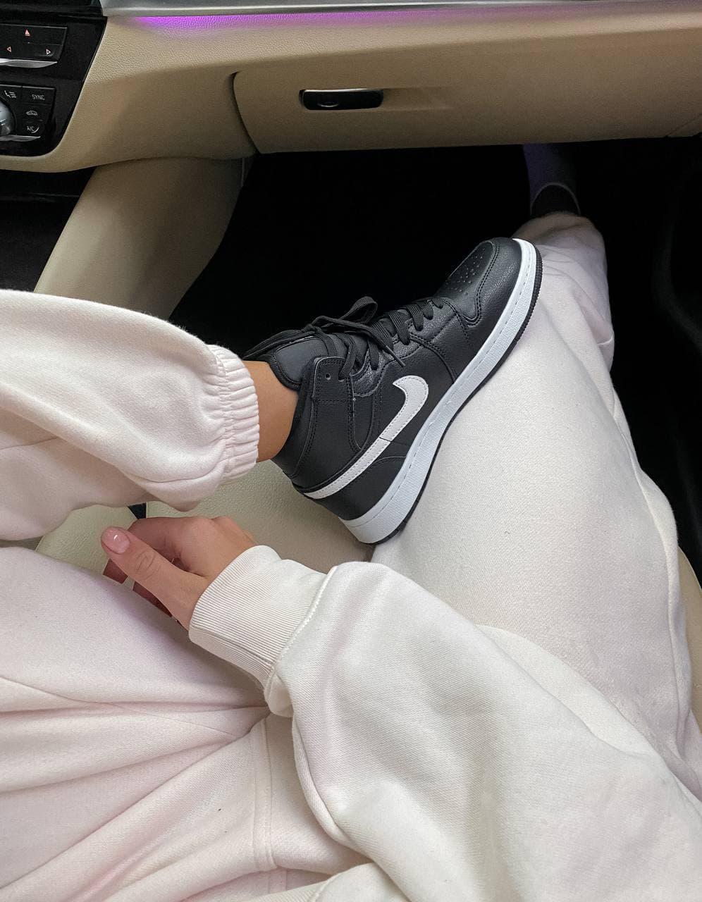 Nike Air Jordan Retro 1 Mid High Black White