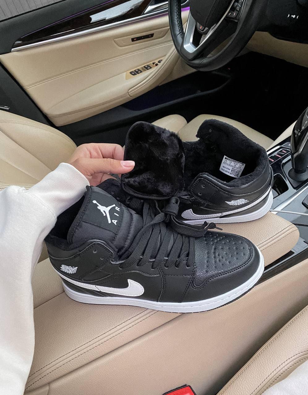 Nike Air Jordan Retro 1 Mid High Black White