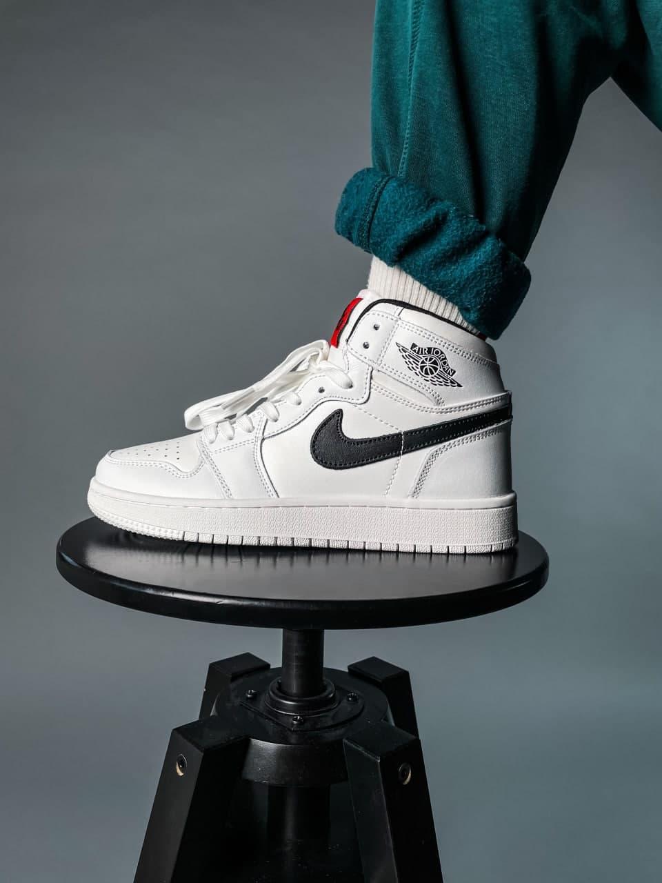 Nike Air Jordan 1 Retro High White «Black Logo» 1