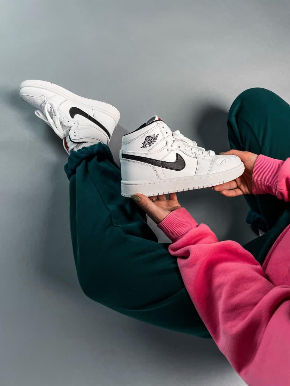 Nike Air Jordan 1 Retro High White «Black Logo» 1