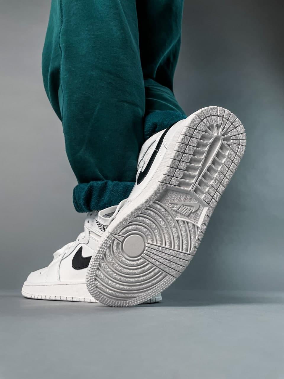 Nike Air Jordan 1 Retro High White «Black Logo» 1