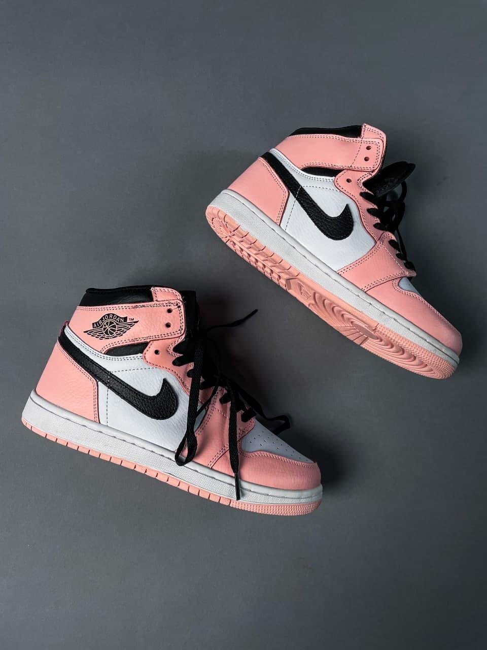 Nike Air Jordan 1 Retro High Pink «Black Logo» 1