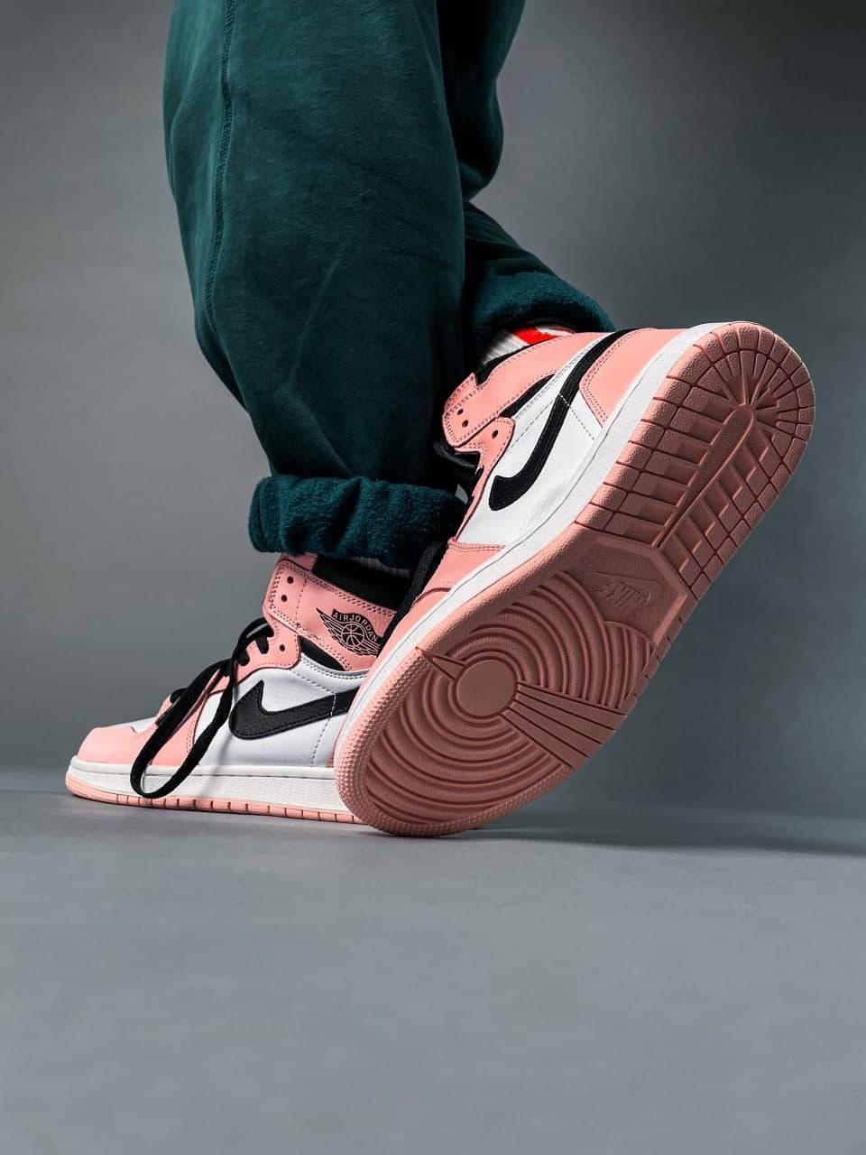 Nike Air Jordan 1 Retro High Pink «Black Logo» 1