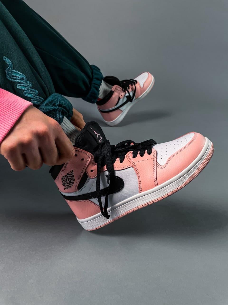 Nike Air Jordan 1 Retro High Pink «Black Logo» 1