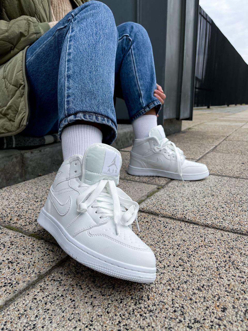 Nike Air Jordan Retro 1 High Triple White Fur