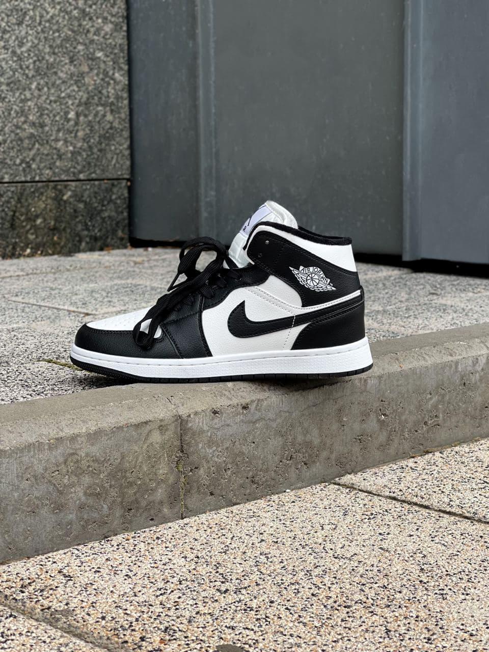 Nike Air Jordan Retro 1 High Black White 2