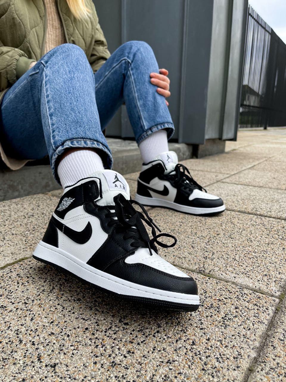 Nike Air Jordan Retro 1 High Black White 2