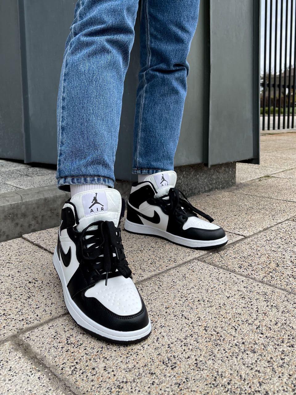 Nike Air Jordan Retro 1 High Black White 2