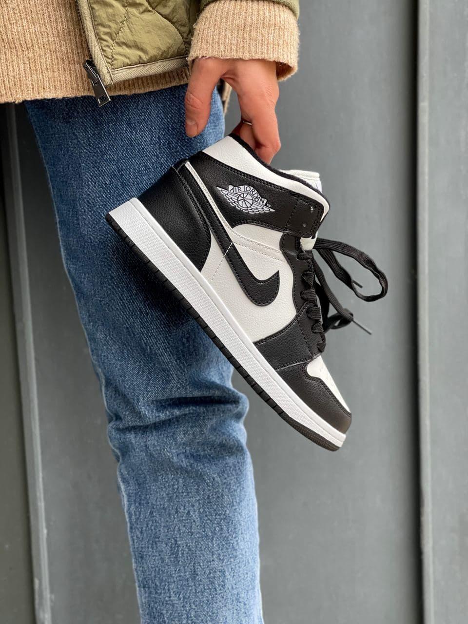Nike Air Jordan Retro 1 High Black White 2