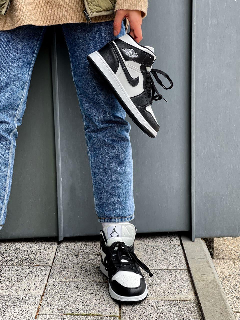 Nike Air Jordan Retro 1 High Black White 2