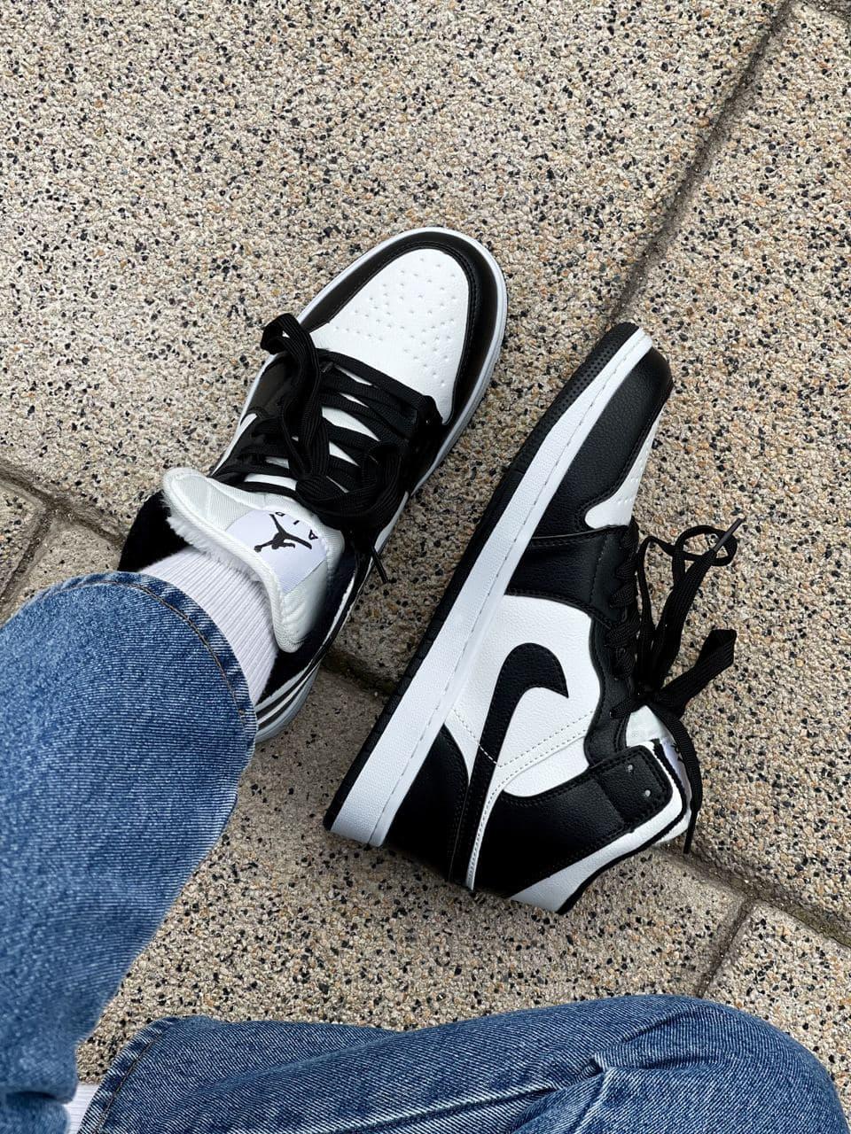 Nike Air Jordan Retro 1 High Black White 2
