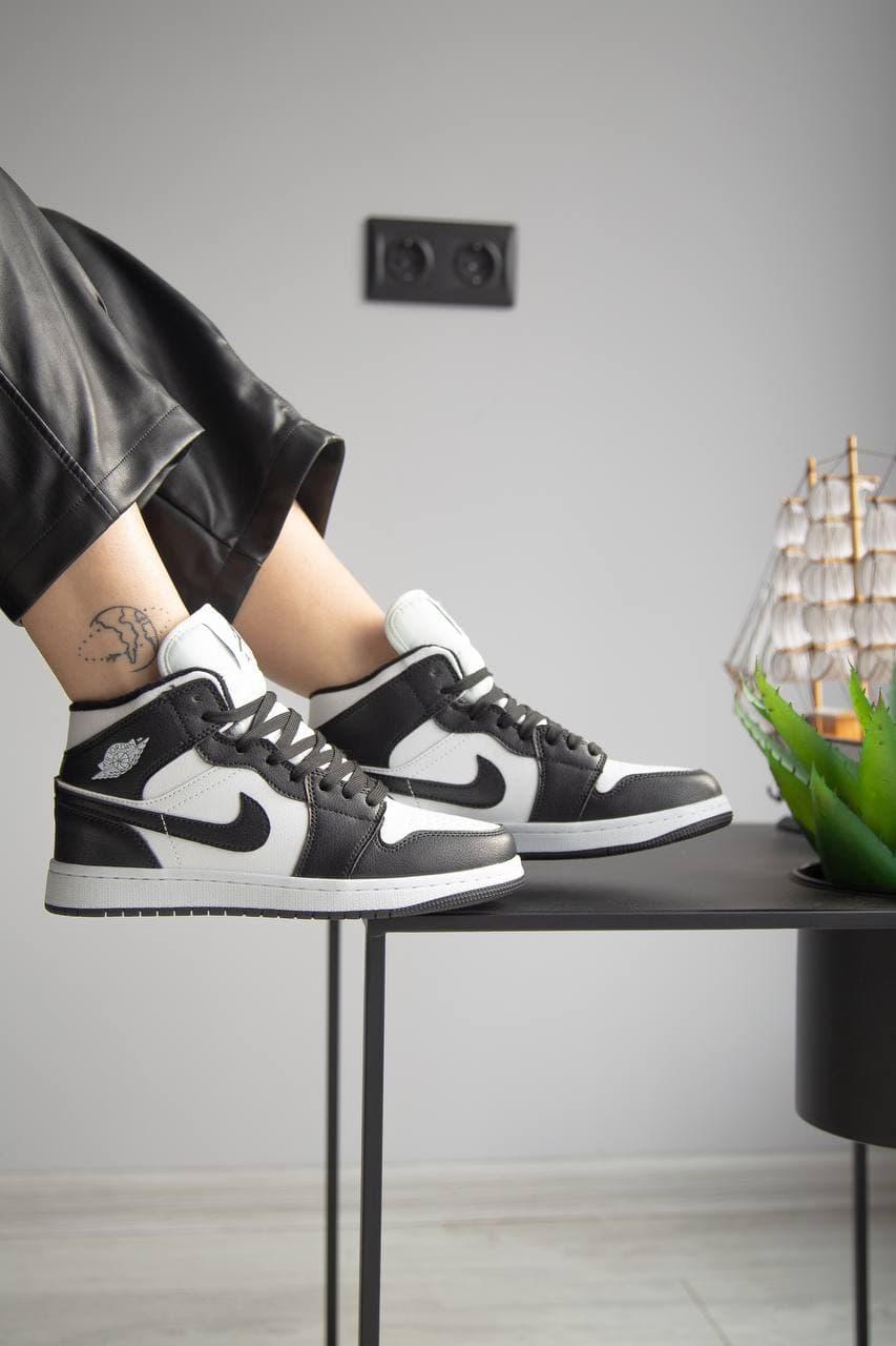 Nike Air Jordan Retro 1 High Black White 2