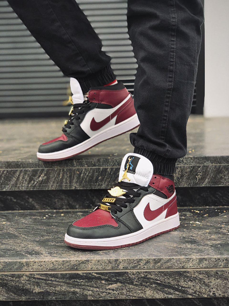 Nike Air Jordan 1 Retro Red Black White