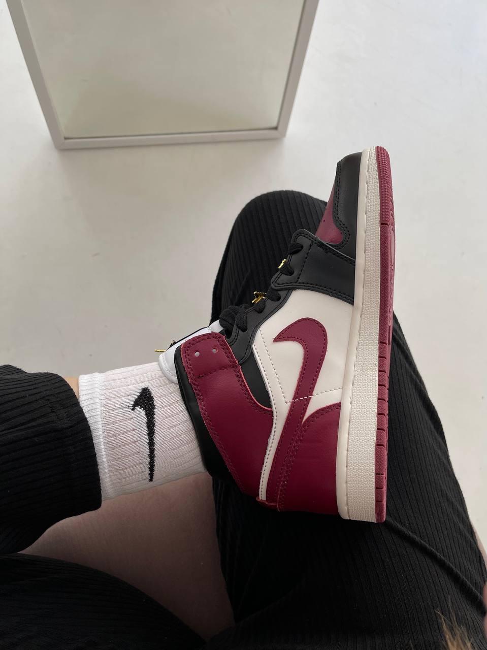 Nike Air Jordan 1 Retro Red Black White