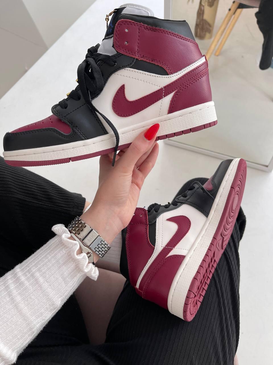 Nike Air Jordan 1 Retro Red Black White