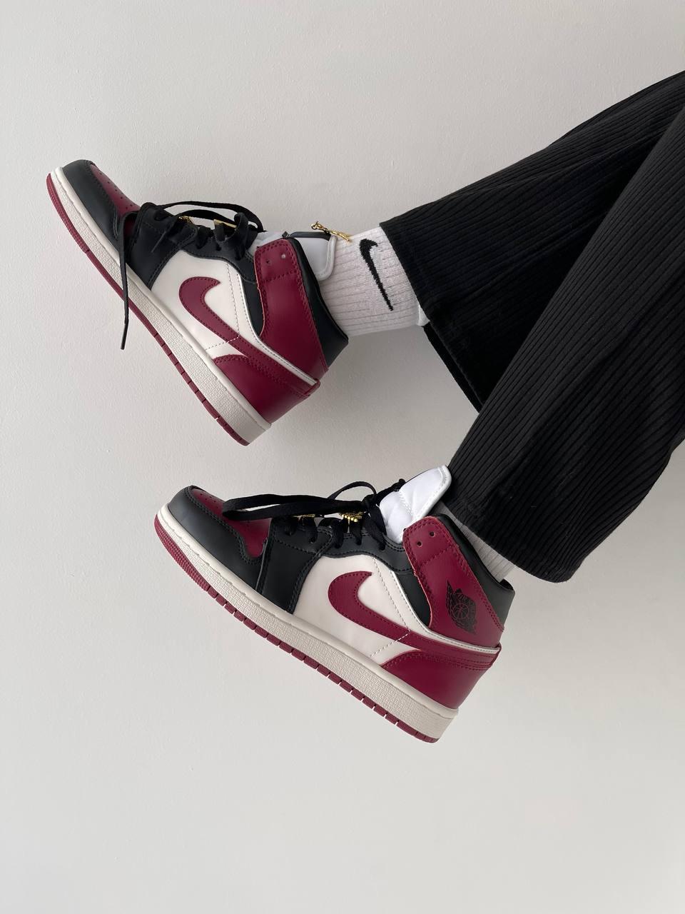 Nike Air Jordan 1 Retro Red Black White