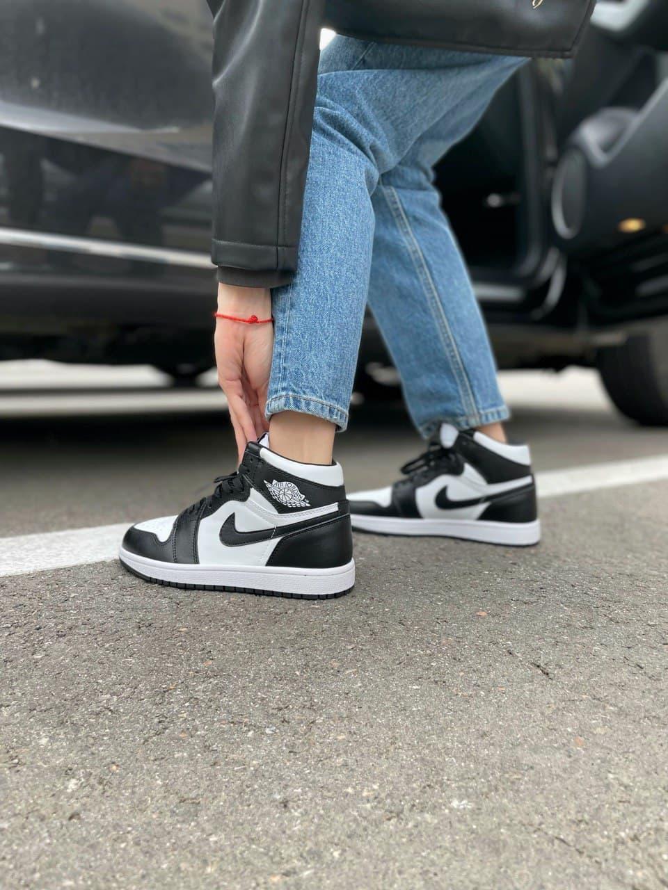 Nike Air Jordan 1 Retro Mid Black White
