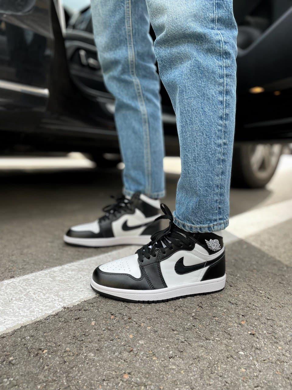 Nike Air Jordan 1 Retro Mid Black White