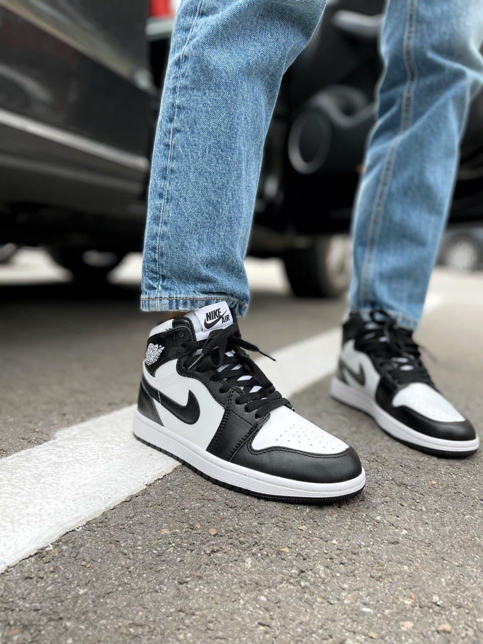 Nike Air Jordan 1 Retro Mid Black White