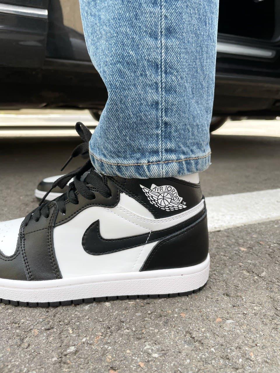 Nike Air Jordan 1 Retro Mid Black White