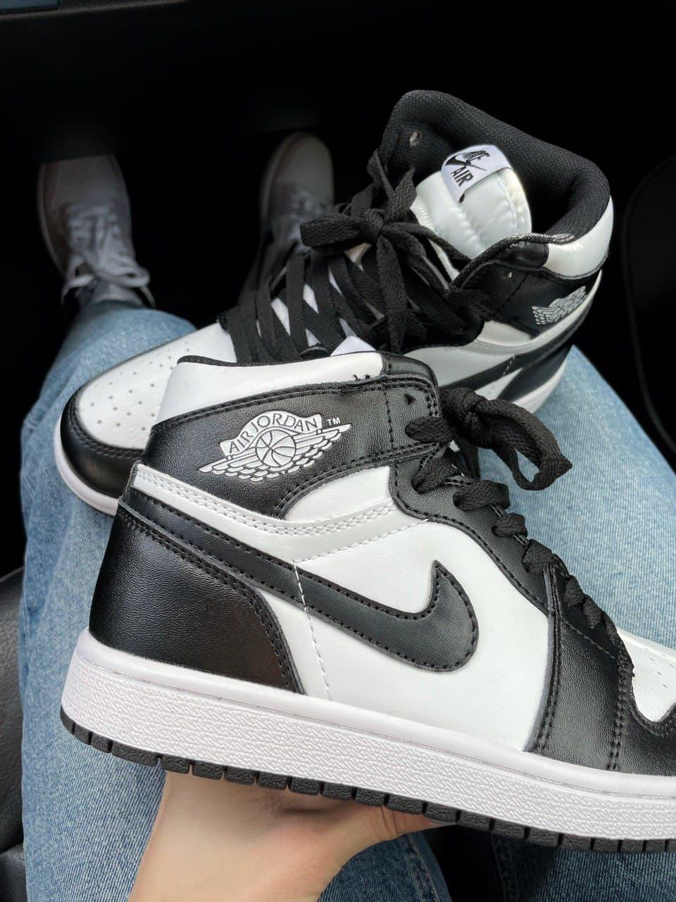 Nike Air Jordan 1 Retro Mid Black White