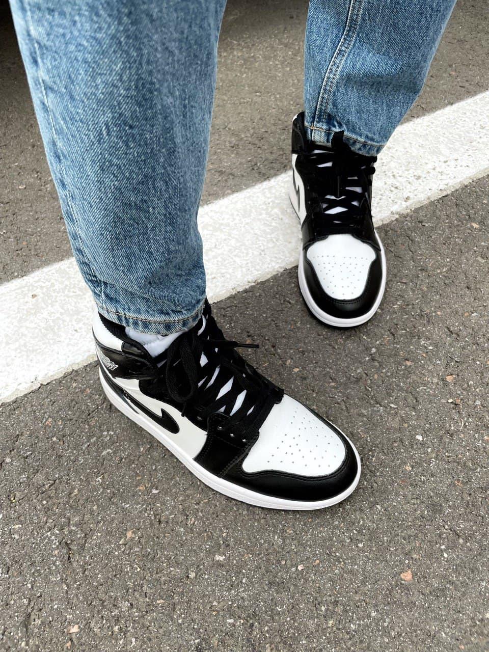 Nike Air Jordan 1 Retro Mid Black White