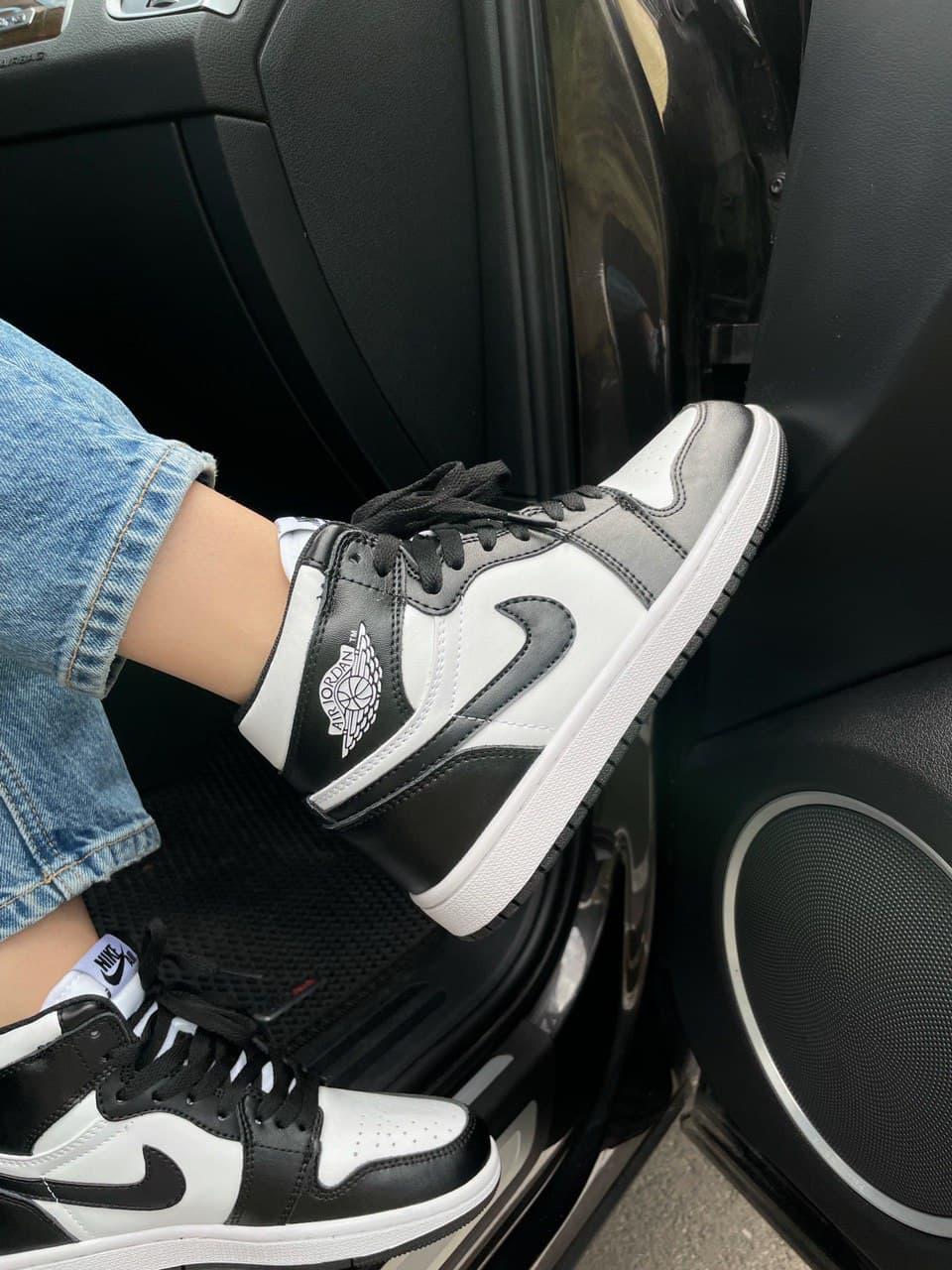 Nike Air Jordan 1 Retro Mid Black White