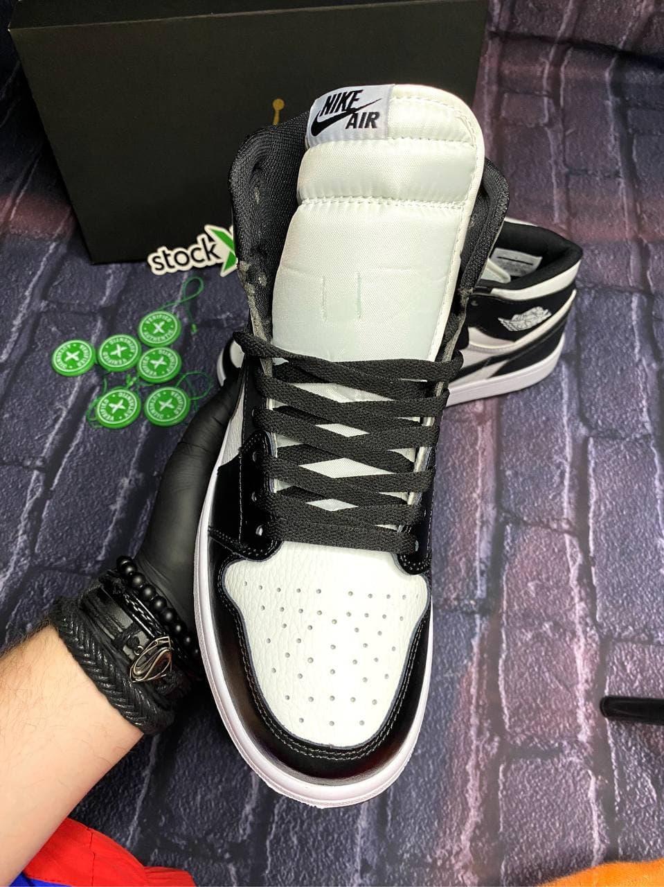 Nike Air Jordan 1 Retro Mid Black White