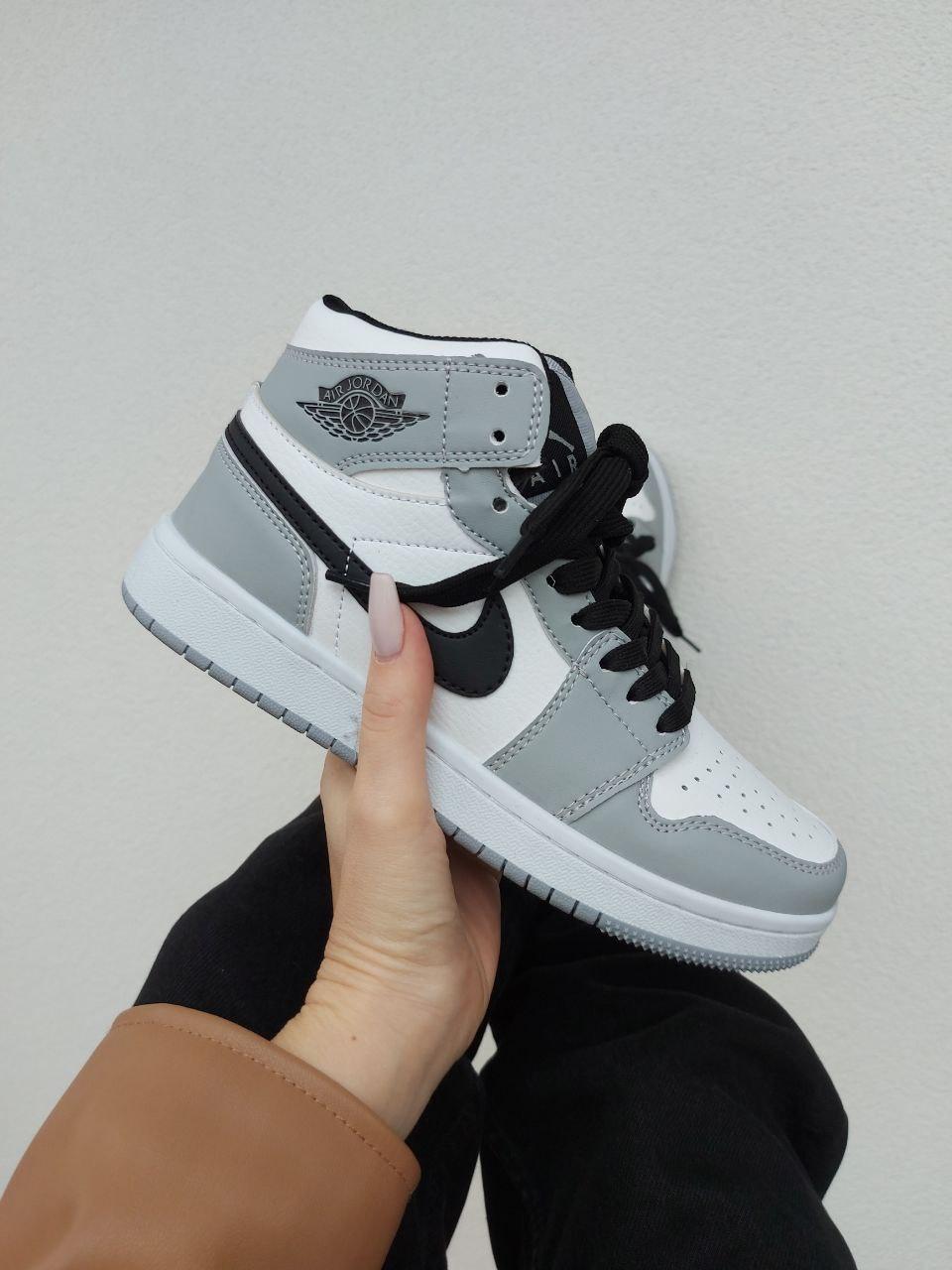 Nike Air Jordan 1 Retro Smoke Grey