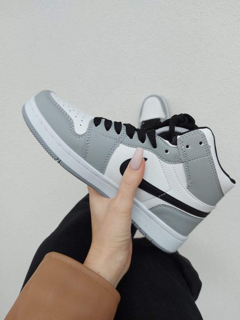 Nike Air Jordan 1 Retro Smoke Grey