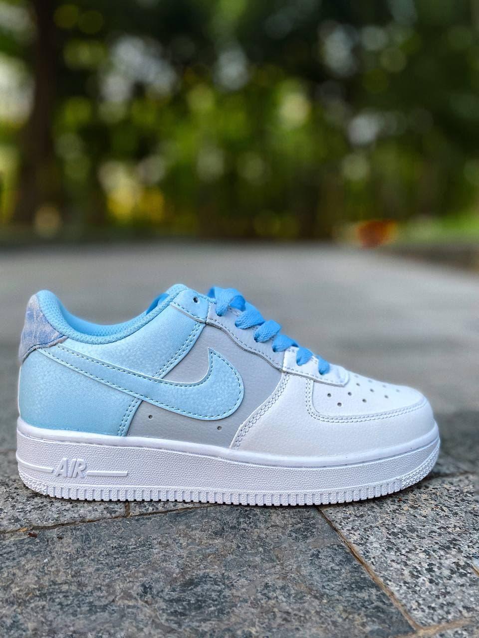 Nike AIR FORCE 1 LV8 Psychic Blue