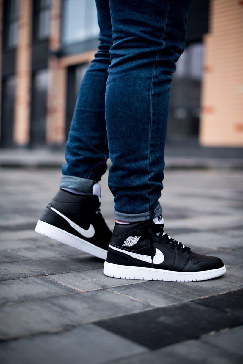 Jordan Retro 1 High Black White