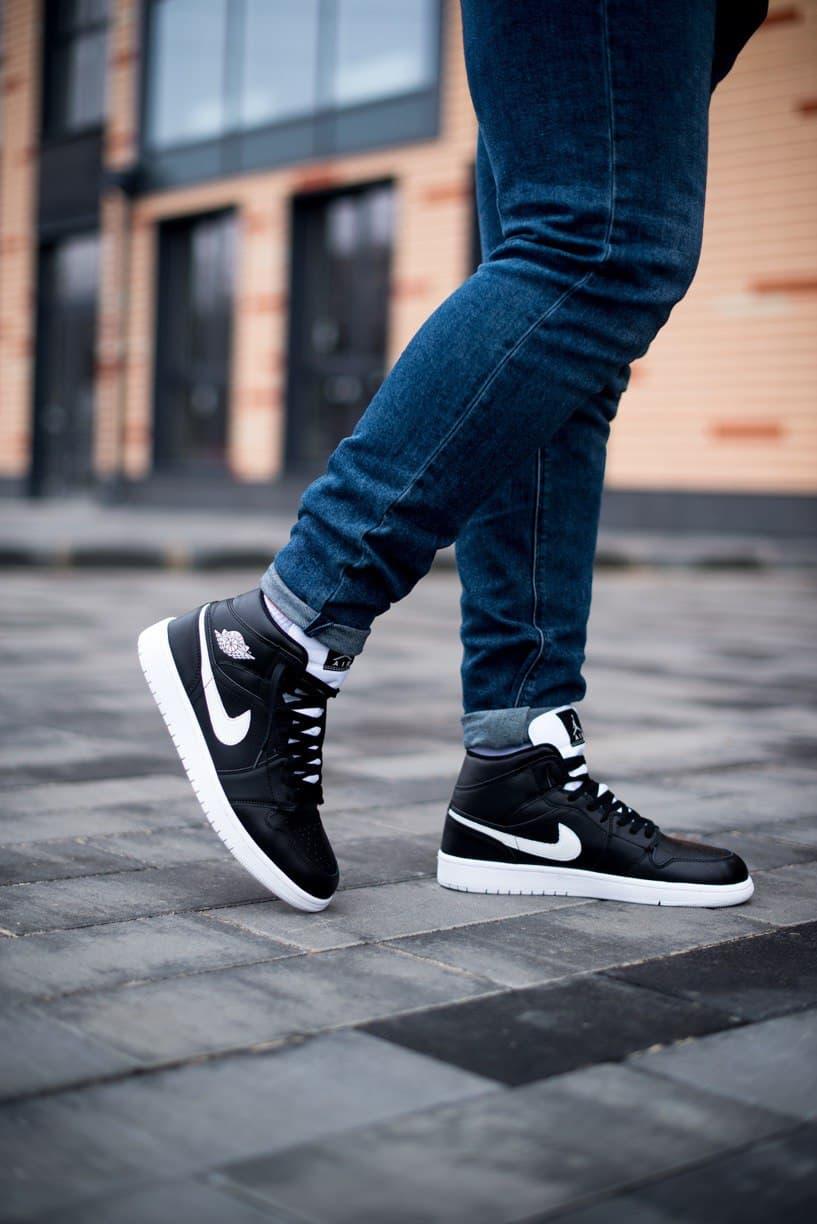 Jordan Retro 1 High Black White