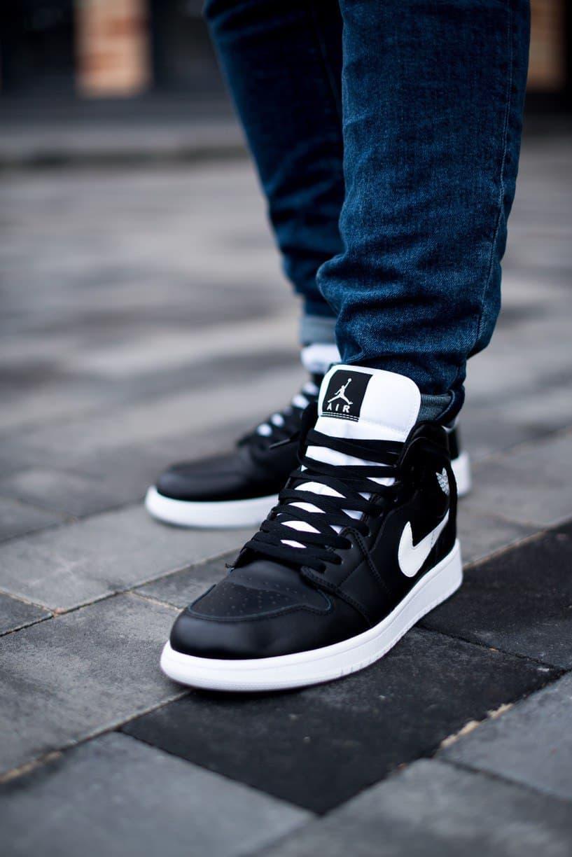 Jordan Retro 1 High Black White