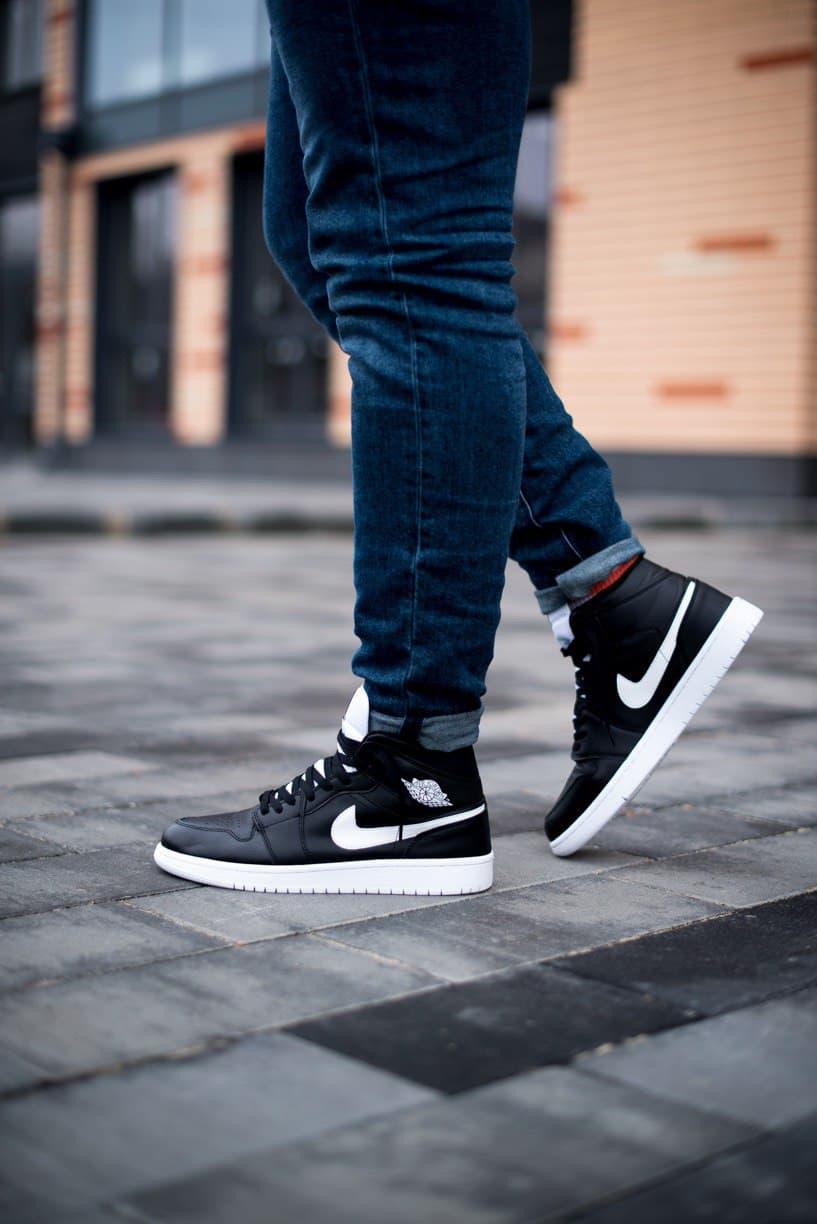 Jordan Retro 1 High Black White