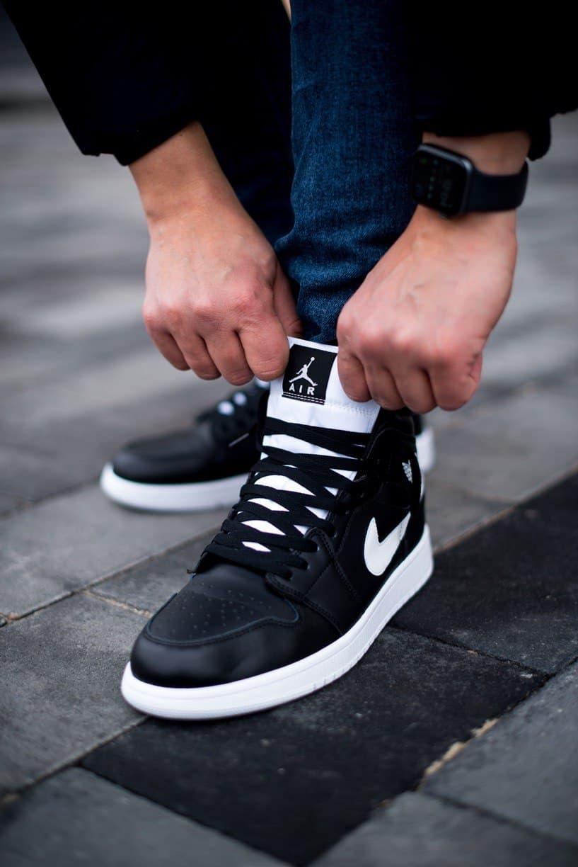 Jordan Retro 1 High Black White
