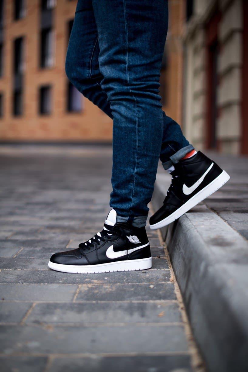 Jordan Retro 1 High Black White