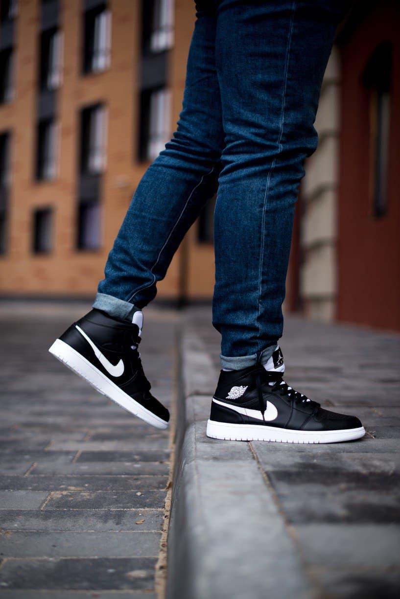 Jordan Retro 1 High Black White