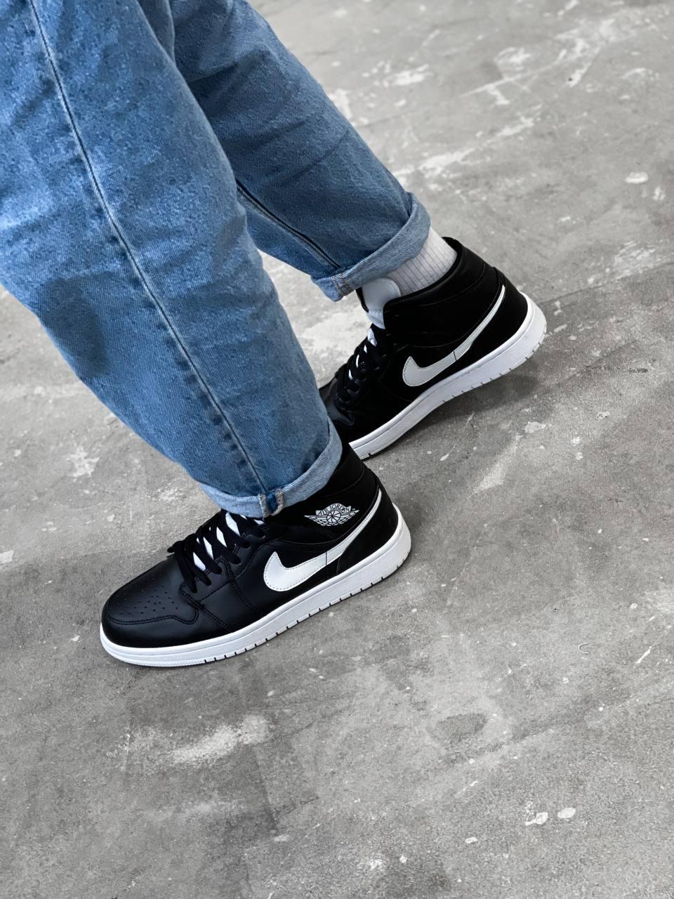 Jordan Retro 1 High Black White