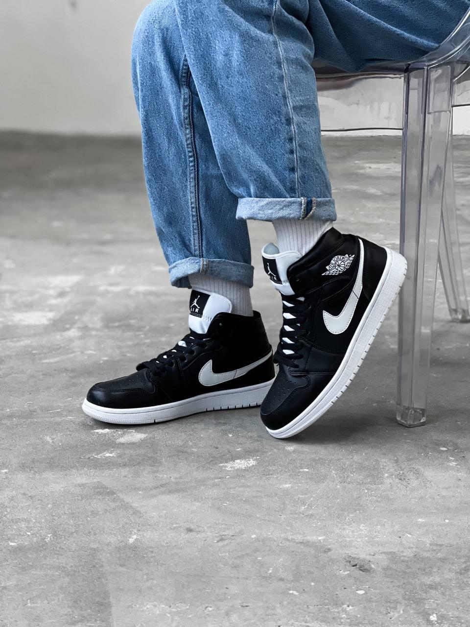 Jordan Retro 1 High Black White