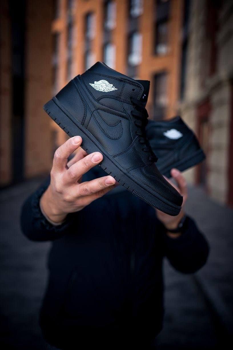 Jordan Retro 1 High Black