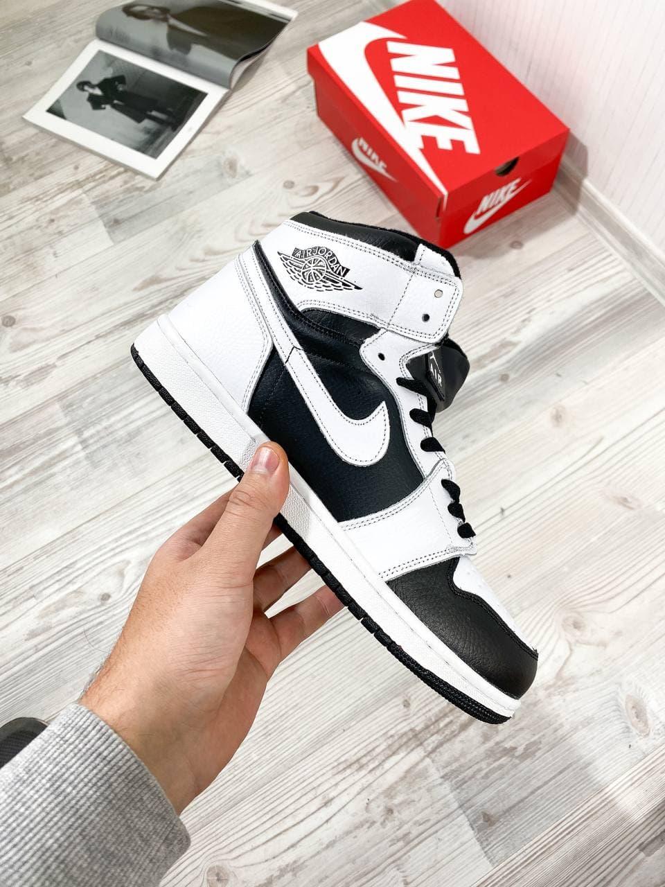 Nike Air Jordan Retro 1 High Black White 1