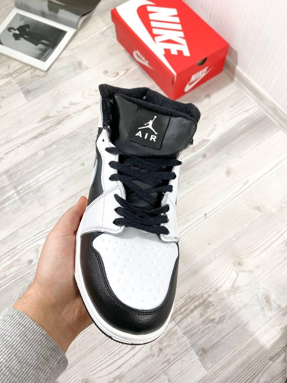 Nike Air Jordan Retro 1 High Black White 1